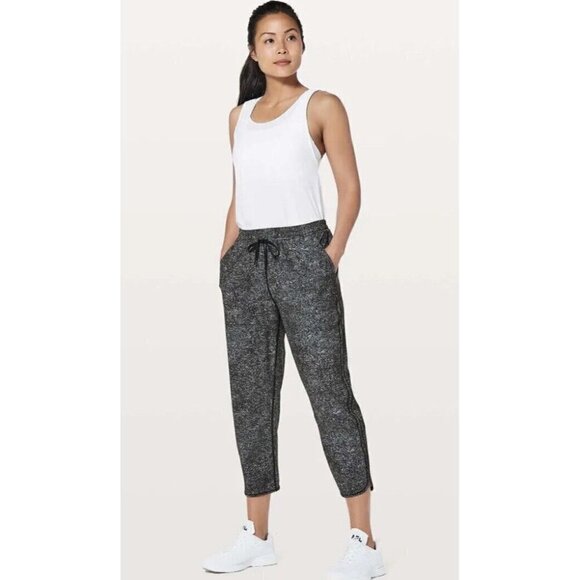 LULULEMON Keep It Classic Crop Pants 23” Sz 8 White Noise Alpine White - Picture 2 of 7